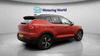 Volvo XC40 B4 R-DESIGN