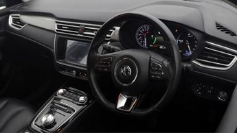 MG MG5 EXCLUSIVE