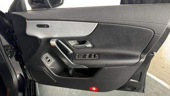 Mercedes-Benz CLA CLA 180 AMG LINE