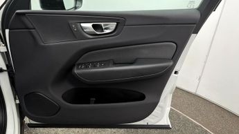 Volvo XC60 RECHARGE T6 R-DESIGN AWD