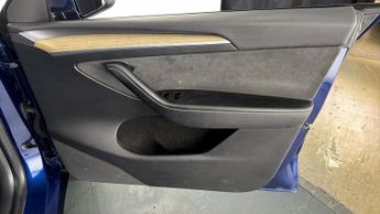 Tesla Model Y BASE