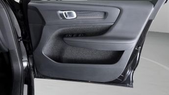 Volvo XC40 RECHARGE T4 R-DESIGN