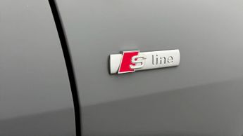 Audi Q4 e-tron S LINE