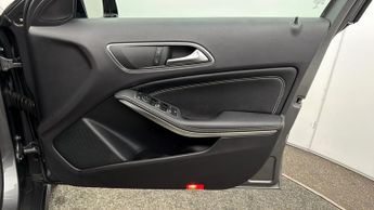 Mercedes-Benz GLA GLA 180 URBAN EDITION