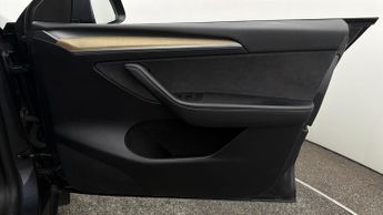 Tesla Model Y BASE