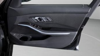 BMW 3 Series 330E SE PRO