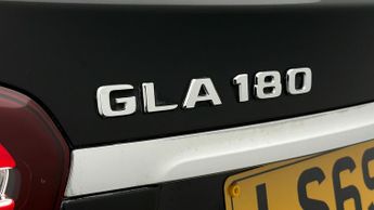 Mercedes-Benz GLA GLA 180 AMG LINE EDITION