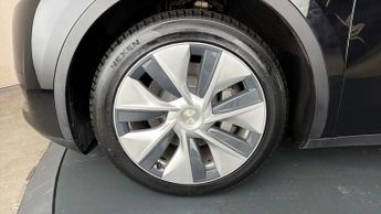 Tesla Model Y BASE