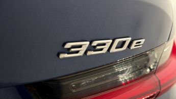 BMW 3 Series 330E SE PRO