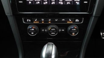 Volkswagen Golf GTI PERFORMANCE TSI DSG
