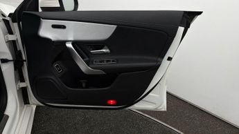 Mercedes-Benz CLA CLA 200 AMG LINE