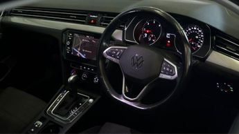 Volkswagen Passat SE NAV TDI DSG