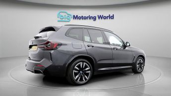 BMW iX3 M SPORT