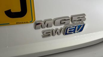 MG MG5 EXCLUSIVE