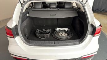 MG MG5 EXCLUSIVE