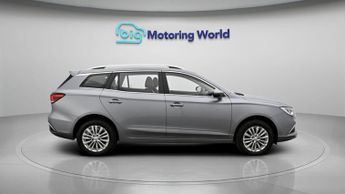 MG MG5 EXCLUSIVE
