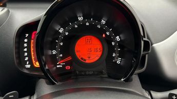 Toyota AYGO VVT-I X-PLAY X-SHIFT TSS