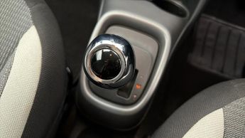 Toyota AYGO VVT-I X-PLAY X-SHIFT TSS