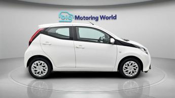 Toyota AYGO VVT-I X-PLAY X-SHIFT TSS