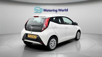 Toyota AYGO VVT-I X-PLAY X-SHIFT TSS