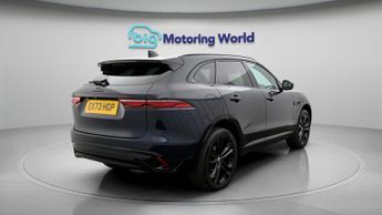 Jaguar F-PACE R-DYNAMIC HSE BLACK