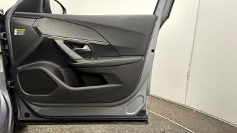 Peugeot E-2008 GT PREMIUM