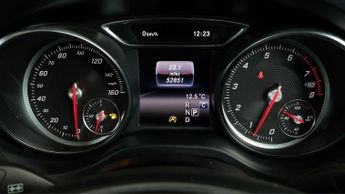 Mercedes-Benz GLA GLA 180 URBAN EDITION