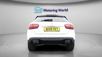 Mercedes-Benz GLA GLA 180 URBAN EDITION