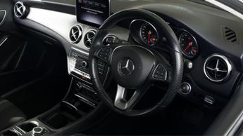 Mercedes-Benz GLA GLA 180 URBAN EDITION