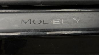 Tesla Model Y BASE