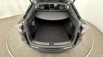 Tesla Model Y BASE