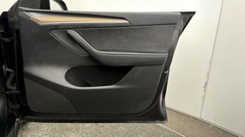Tesla Model Y BASE