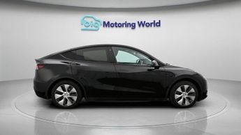 Tesla Model Y BASE