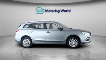 MG MG5 EXCLUSIVE