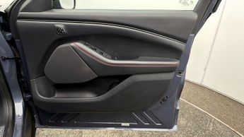 Ford Mustang Mach-E BASE