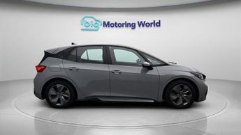 CUPRA Born V1