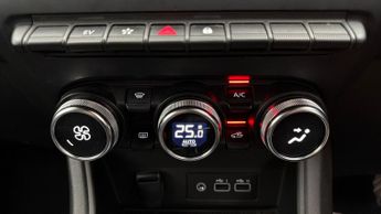 Renault Captur TECHNO E-TECH