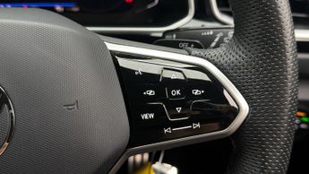 Volkswagen T-Roc R-LINE TSI DSG