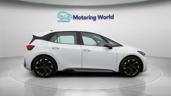 CUPRA Born V1