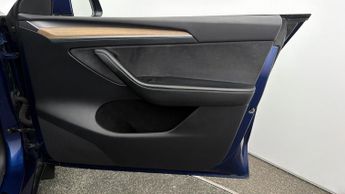 Tesla Model Y LONG RANGE AWD