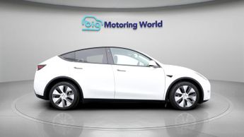 Tesla Model Y LONG RANGE AWD