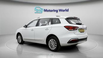 MG MG5 EXCLUSIVE