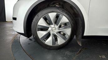 Tesla Model Y BASE