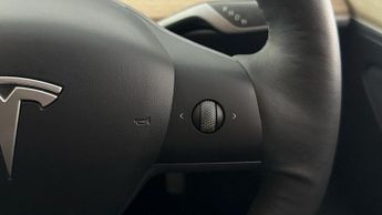 Tesla Model Y BASE