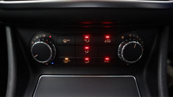 Mercedes-Benz GLA GLA 180 URBAN EDITION