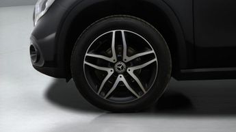 Mercedes-Benz GLA GLA 180 URBAN EDITION
