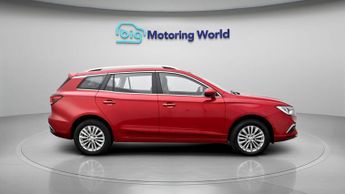 MG MG5 EXCLUSIVE