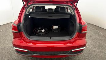 MG MG5 EXCLUSIVE