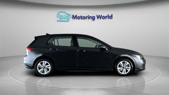 Volkswagen Golf LIFE TDI DSG