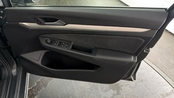 Volkswagen Golf LIFE TDI DSG